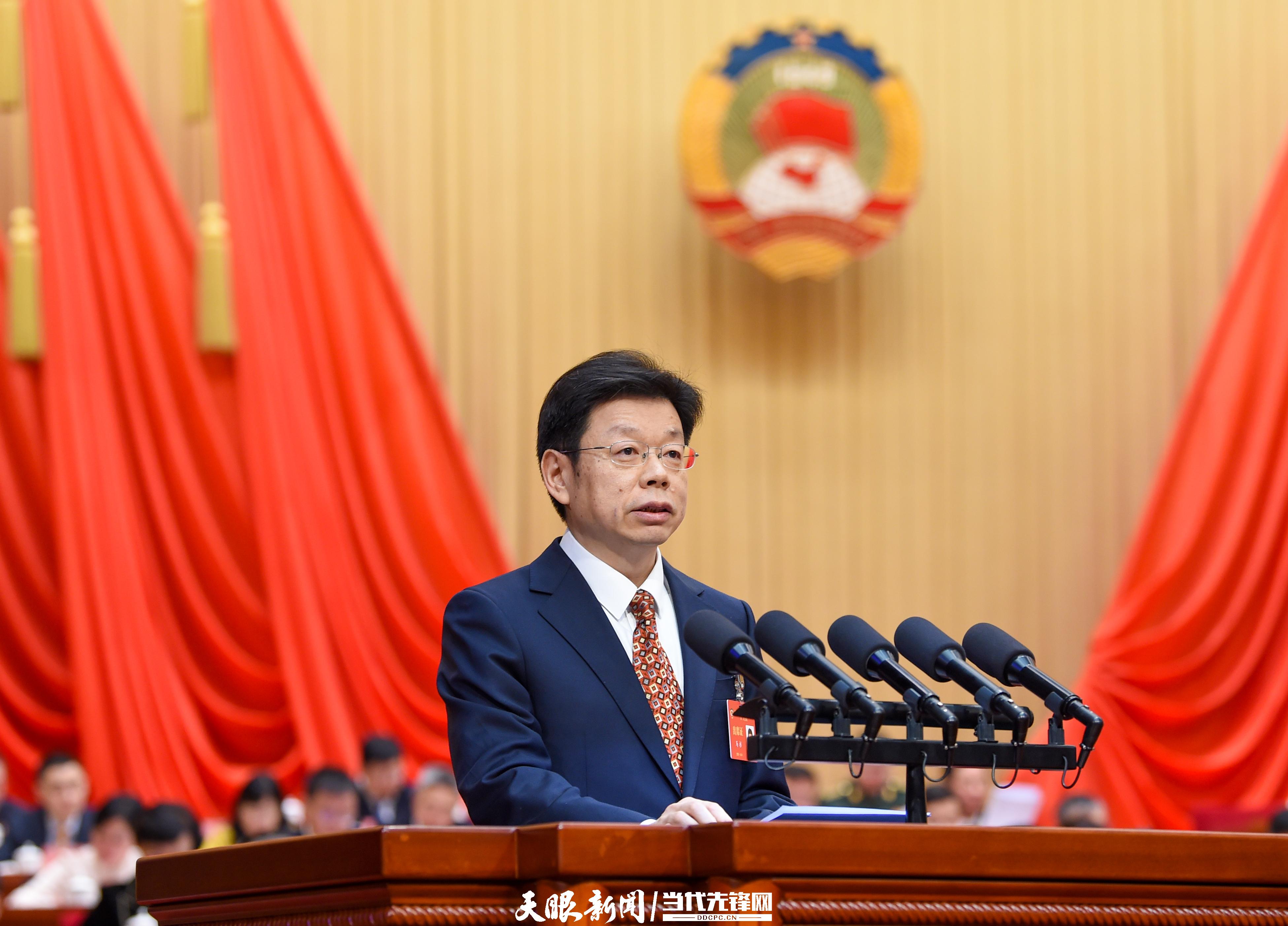 馬杉委員發(fā)言。 貴州日?qǐng)?bào)天眼新聞?dòng)浾?班浪 攝 (1).JPG