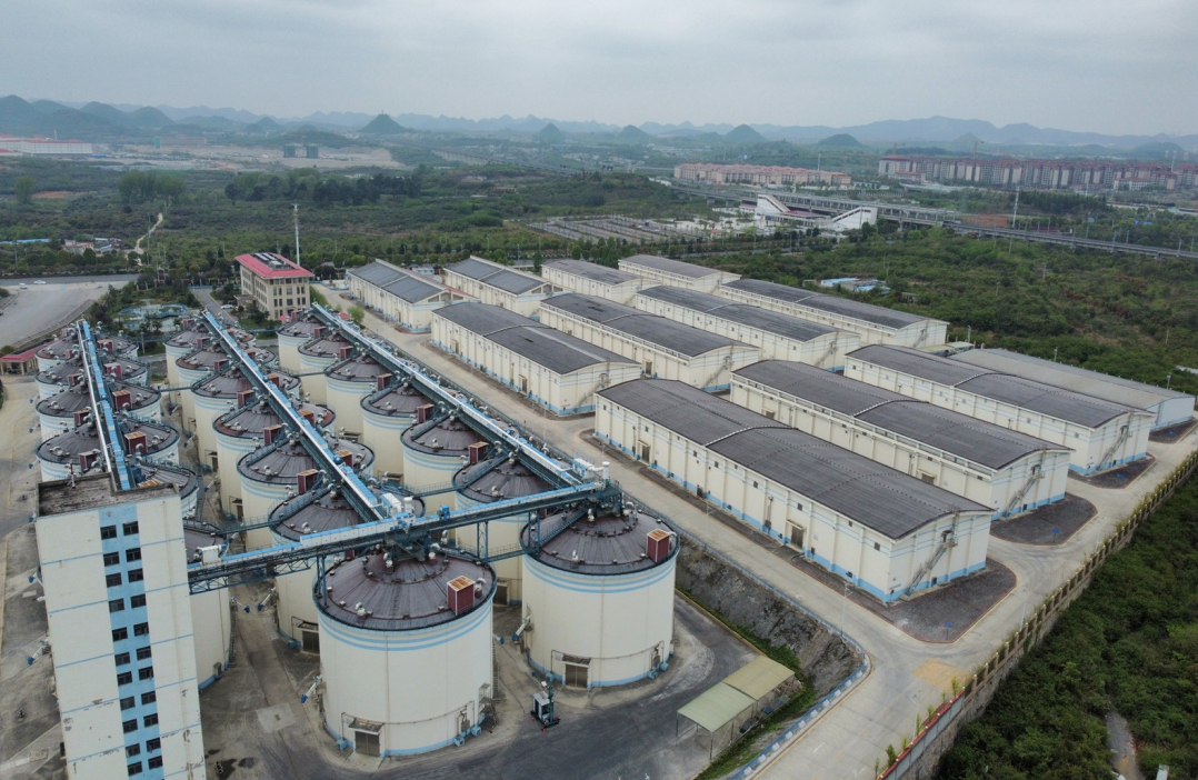 dji_fly_20240406-----西南糧食城已建成中央、省、貴陽(yáng)市三級(jí)儲(chǔ)備55萬(wàn)噸，其中，中央儲(chǔ)備糧貴陽(yáng)直屬庫(kù)15萬(wàn)噸，貴州省儲(chǔ)備糧管理總公司貴安中心庫(kù)20萬(wàn)噸；貴陽(yáng)市市級(jí)儲(chǔ)備20萬(wàn)噸。貴州日?qǐng)?bào)天眼.jpg